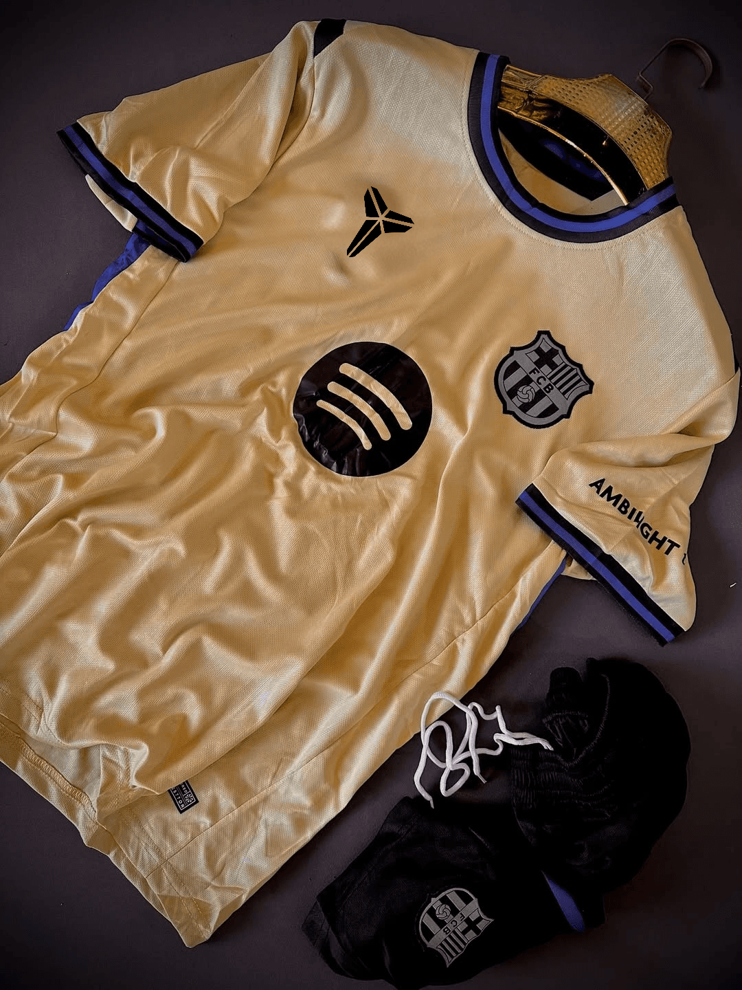 FC Barcalona 2025/26 Away Set (With Shorts)